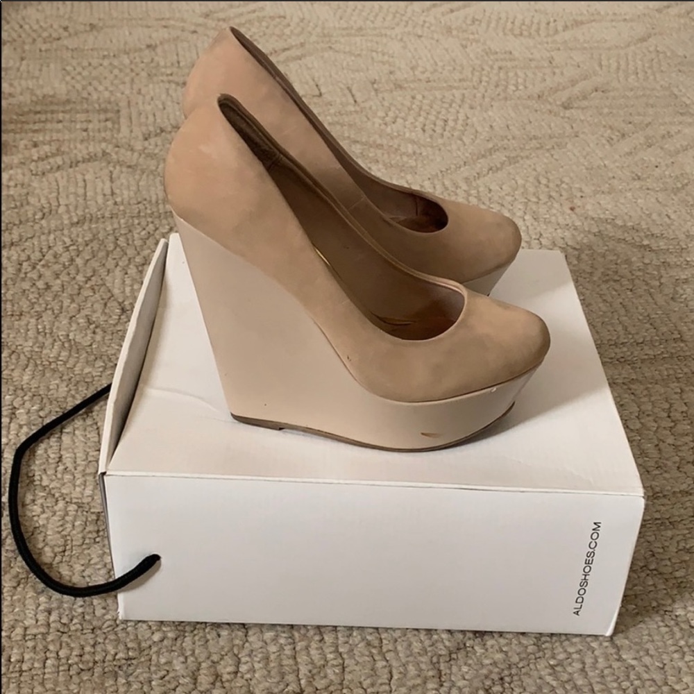 ALDO nude wedge pumps. Suede/ patent leather - Picture 3 of 4